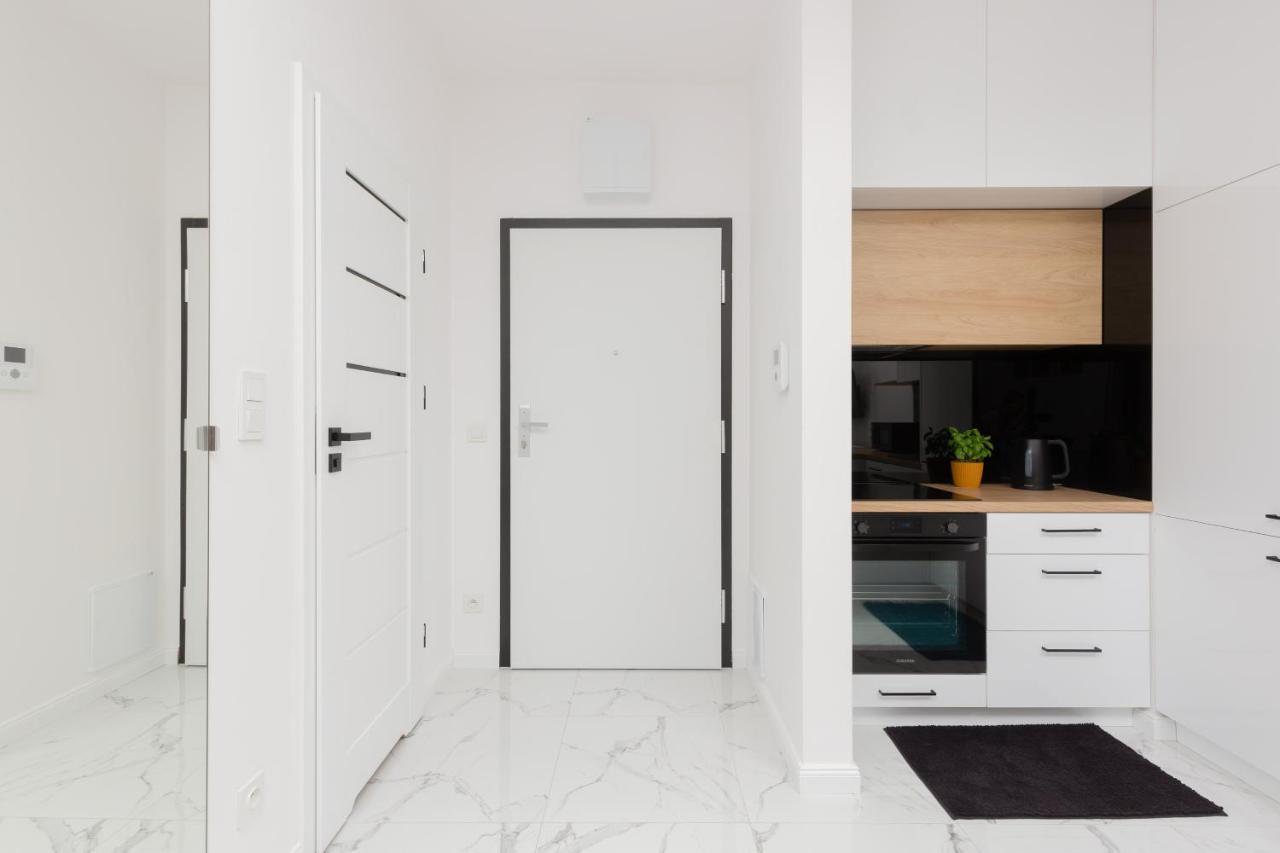 Warsaw Kotsisa Apartments With Parking By Noclegi Renters Exterior foto