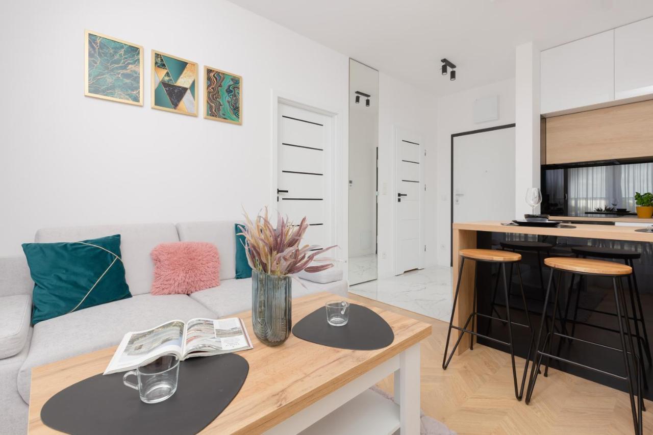 Warsaw Kotsisa Apartments With Parking By Noclegi Renters Exterior foto