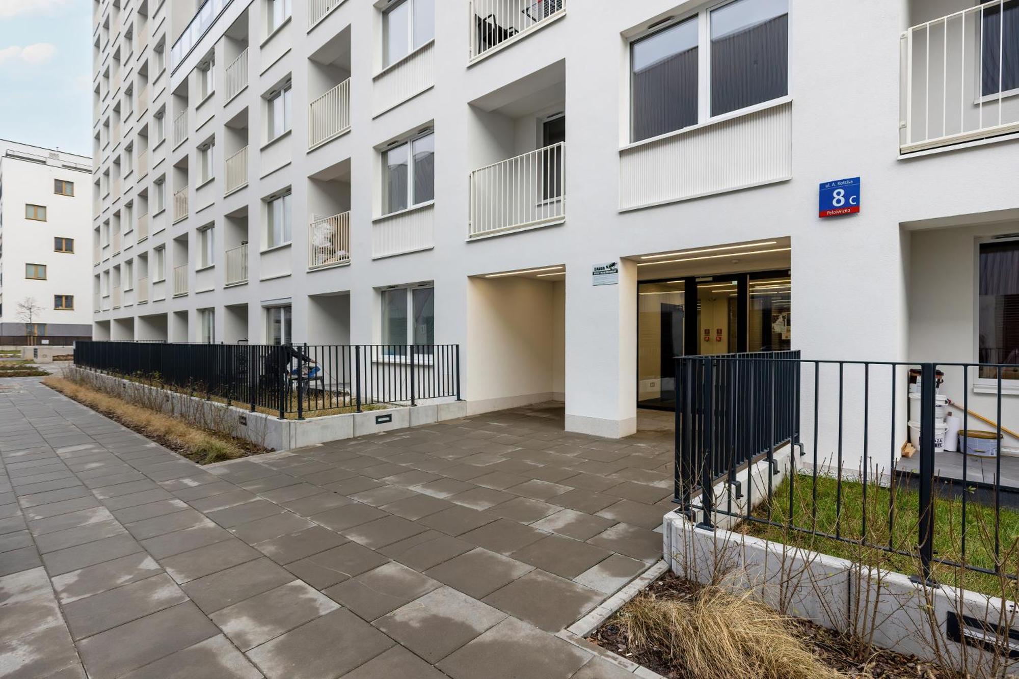 Warsaw Kotsisa Apartments With Parking By Noclegi Renters Exterior foto
